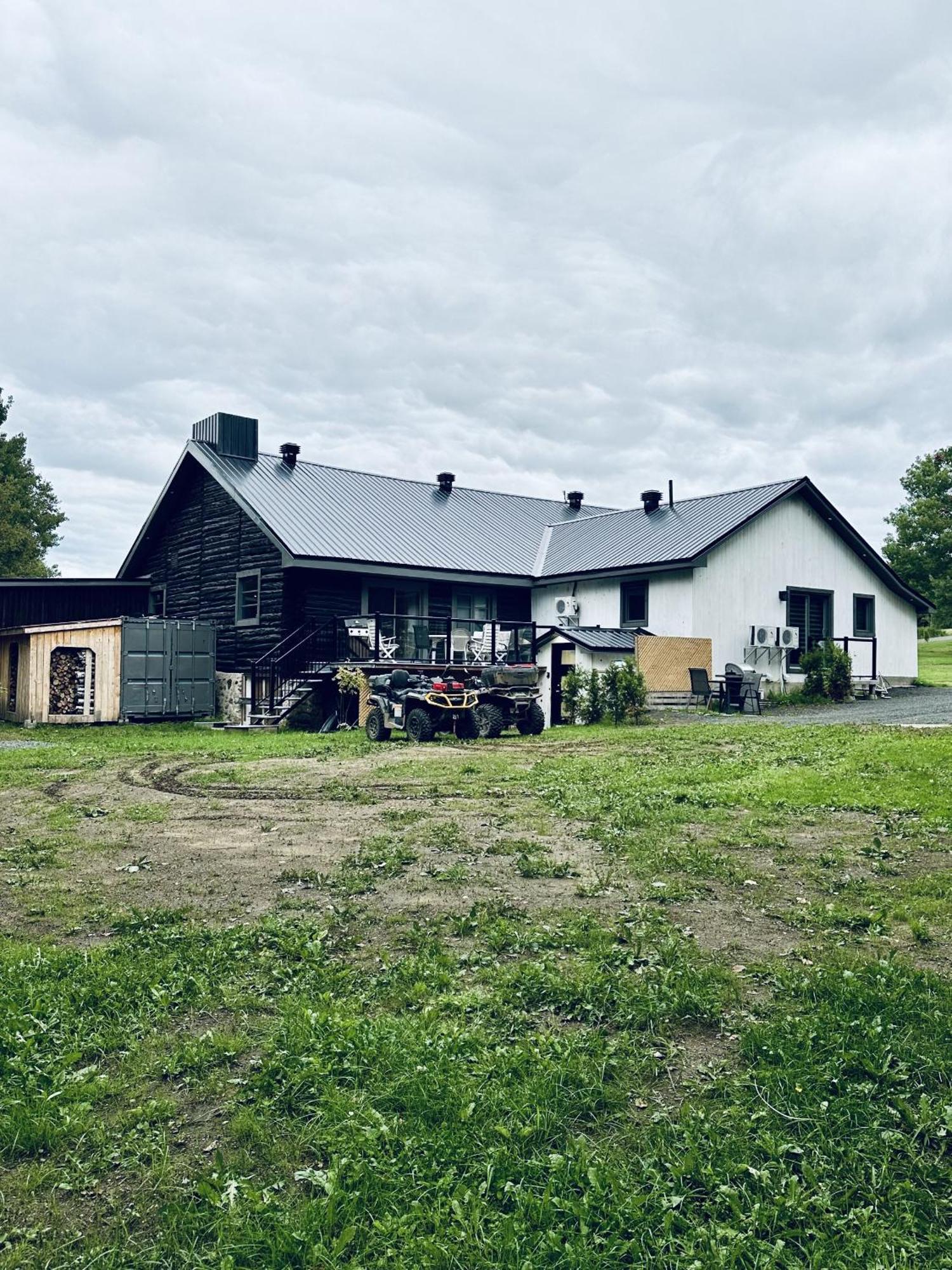 Hebergement Du Grenier 2 0 Notre-Dame-des-Monts エクステリア 写真